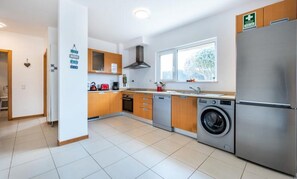 Fridge, microwave, oven, dishwasher - Apartments for 4 People (Lagos)