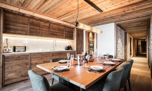 Dining - Chalet in Le Raffort Near Olympe Lift (Les Allues)