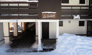 Exterior - Renovated Apartment Ski-in/ski-out Access View of the Slopes (Les Belleville)