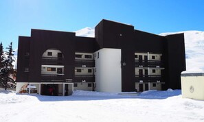 Exterior - Renovated Apartment Ski-in/ski-out Access View of the Slopes (Les Belleville)