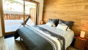 Iron/ironing board, bed sheets - Apartment in Mont Rond With Ski Access (Notre-Dame-de-Bellecombe)