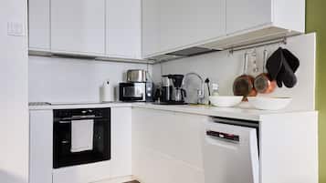 Cafetera/tetera, tetera/pava eléctrica, silla alta para bebés