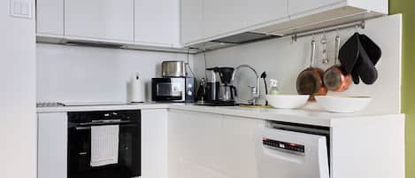 Wasserkocher mit Kaffee-/Teezubehör, Wasserkocher, Hochstuhl