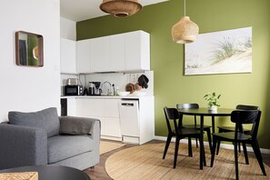 Apartamento, vistas a la ciudad | Comedor