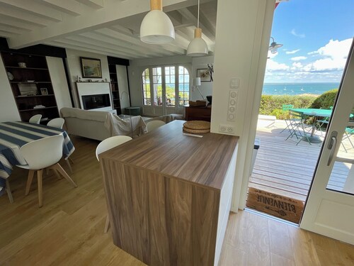 Wonderful newly renovated house with fantastic bay views