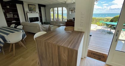 Wonderful newly renovated house with fantastic bay views