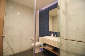 Bruser, boblebadekar, hårtørrer, bidet