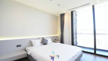 2 bedrooms, iron/ironing board, WiFi