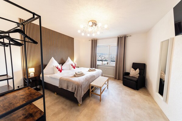 4 slaapkamers, een strijkplank/strijkijzer, gratis wifi, beddengoed