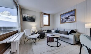 Living area - 2-room Apartment, 45m2 - 2 Adults + 2 Children (Tignes)