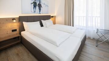 2 bedrooms, travel crib, free WiFi