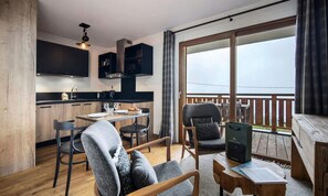 Dining - Apartment in Nantailly With Mont Blanc View (Hauteluce)