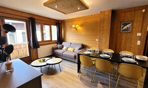 Dining - Apartment in Les Gets Near Ski Lifts (Les Gets)
