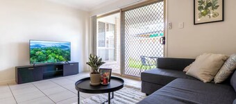 Bright & Cozy Duplex near Logan Central Comforts