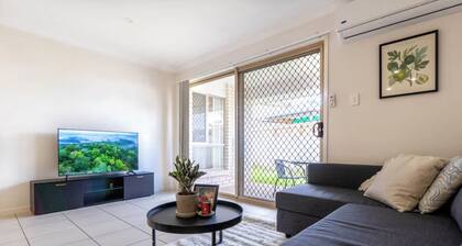 Bright & Cozy Duplex near Logan Central Comforts