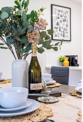 Bright & Cozy Duplex near Logan Central Comforts