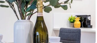 Bright & Cozy Duplex near Logan Central Comforts