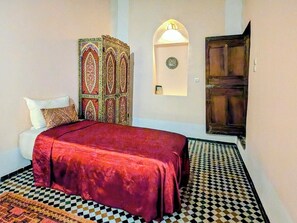 Classic Triple Room, Courtyard View | Iron/ironing board, free WiFi - Dar Drouj  (Fès)