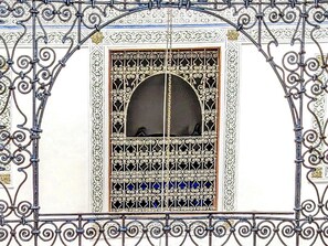 Classic-Dreibettzimmer, Blick auf den Innenhof | Außendetails