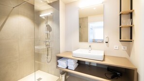 Haartrockner, Handtücher, Toilettenpapier