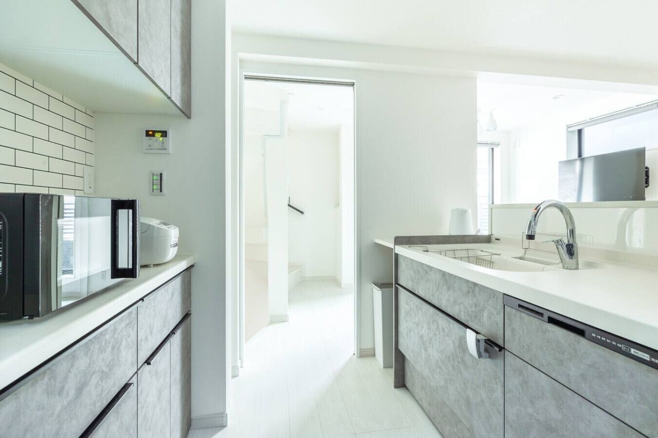 Fridge, cookware/dishes/utensils