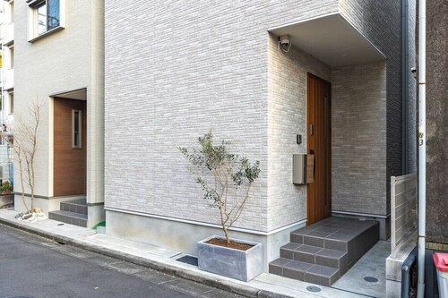 Near Shinjuku 3 stops