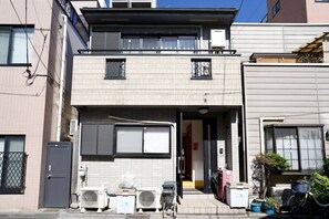 Exterior detail - Iriya no Hoshi, up to 9 people, Just 2 minutes walk to Iriya station (Taito City)