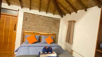 Quarto casal conforto, vista para a piscina | Wi-Fi de cortesia