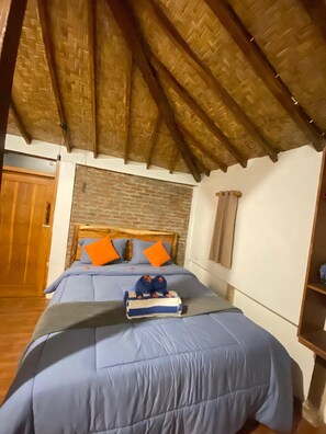 Quarto casal conforto, vista para a piscina | Wi-Fi de cortesia