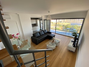 Smart TV, video library - Faro • Lux Terrasse - Private Jacuzzi, 50 m² terrace, rooftop pool (Faro)
