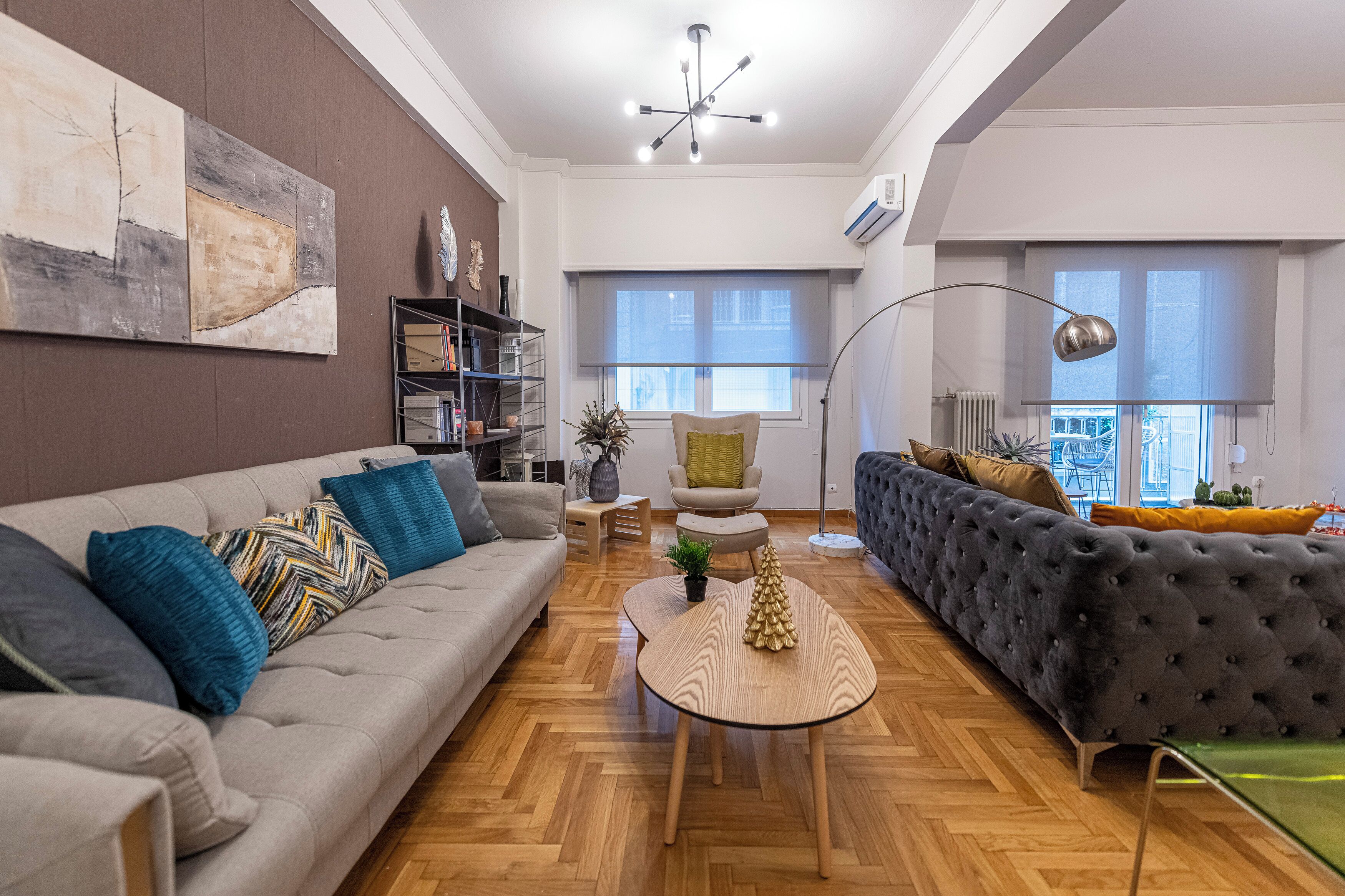 City appartement | Woonruimte | Een 42-inch smart-tv met digitale zenders, Netflix en streamingdiensten