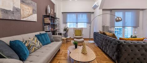 City Apartment | Living area