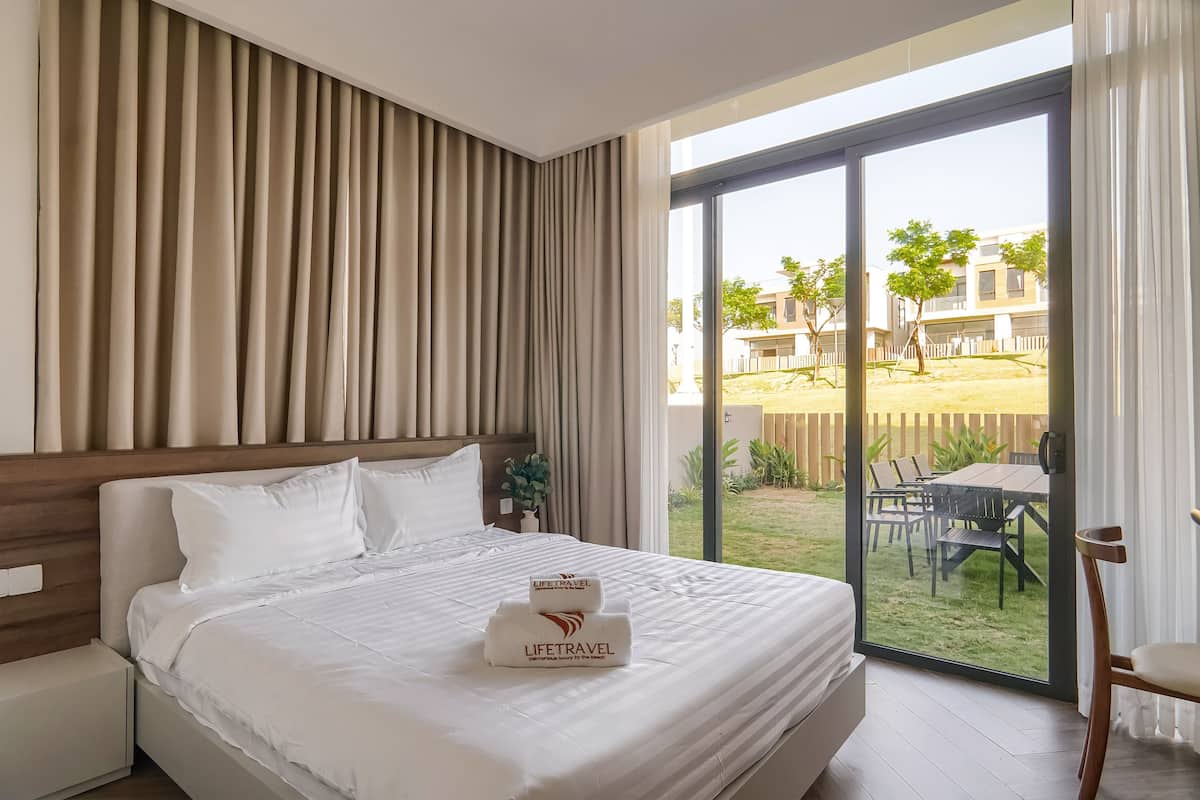 5.4 - 2.44 4-Bedroom - Golf Course View