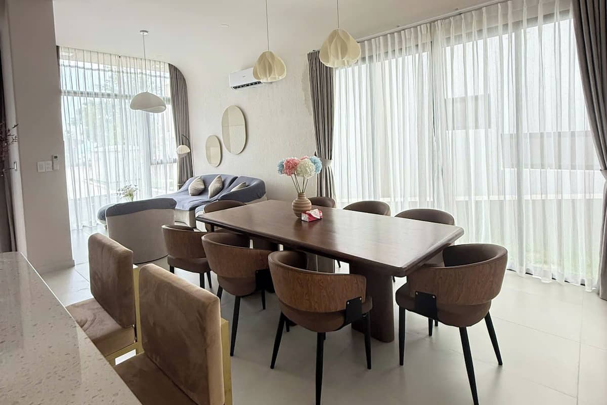 5.4 - 01.31 3-BEDROOM - INTERIOR VIEW