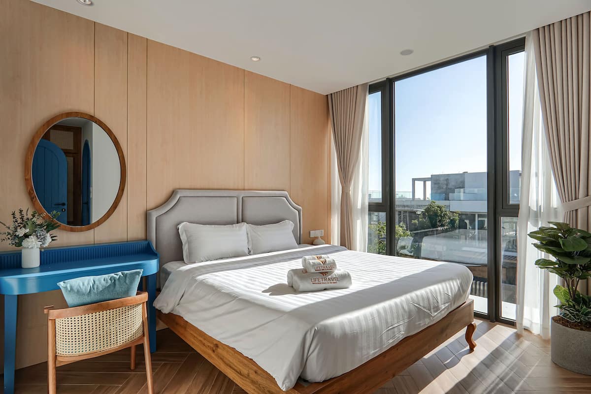 5.4 - 02.45 4-Bedroom Golf Course View