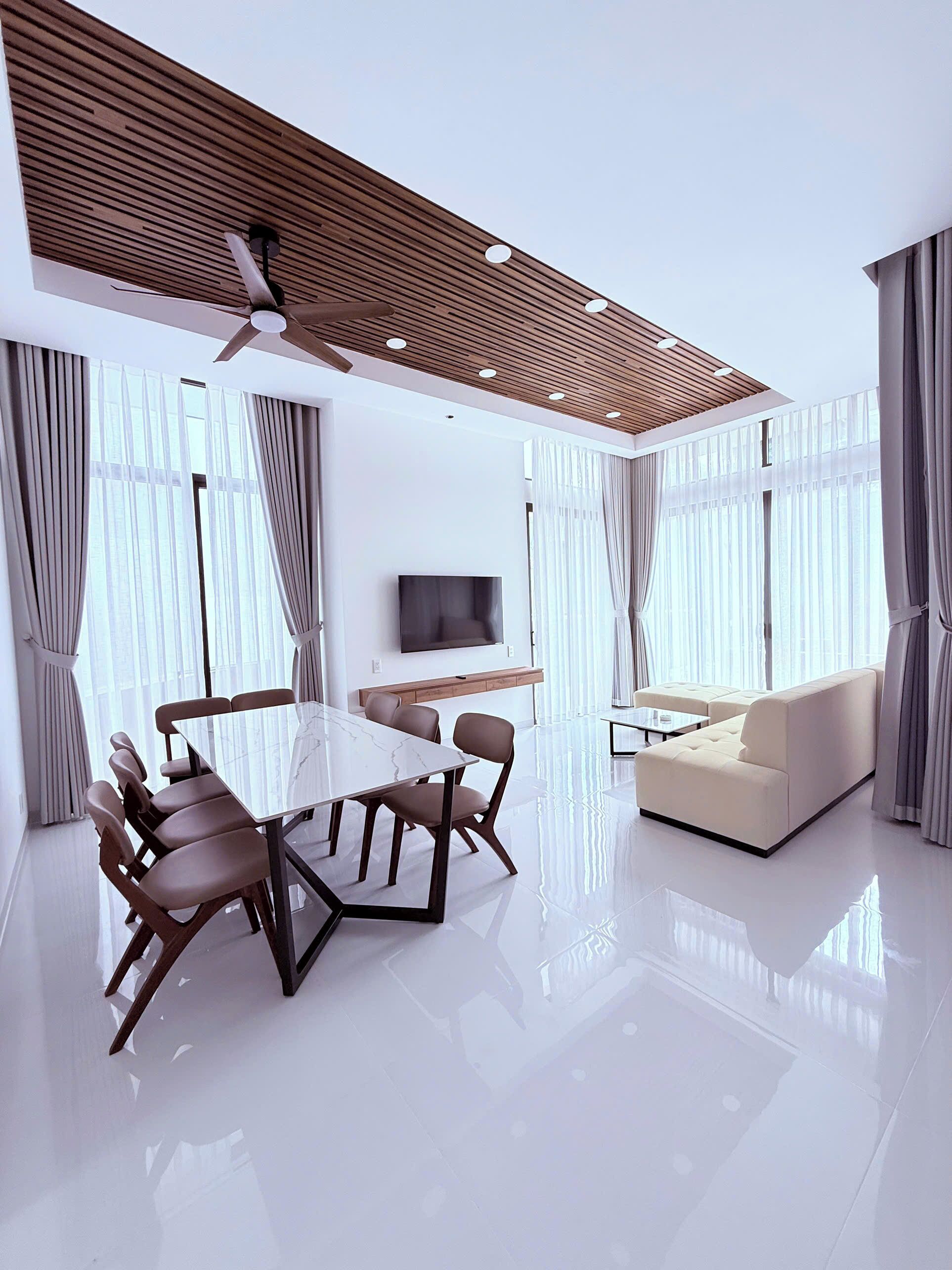 5.4 - 02.18 4 BEDROOM - GARDEN VIEW | Articles de minibar gratuits, bureau