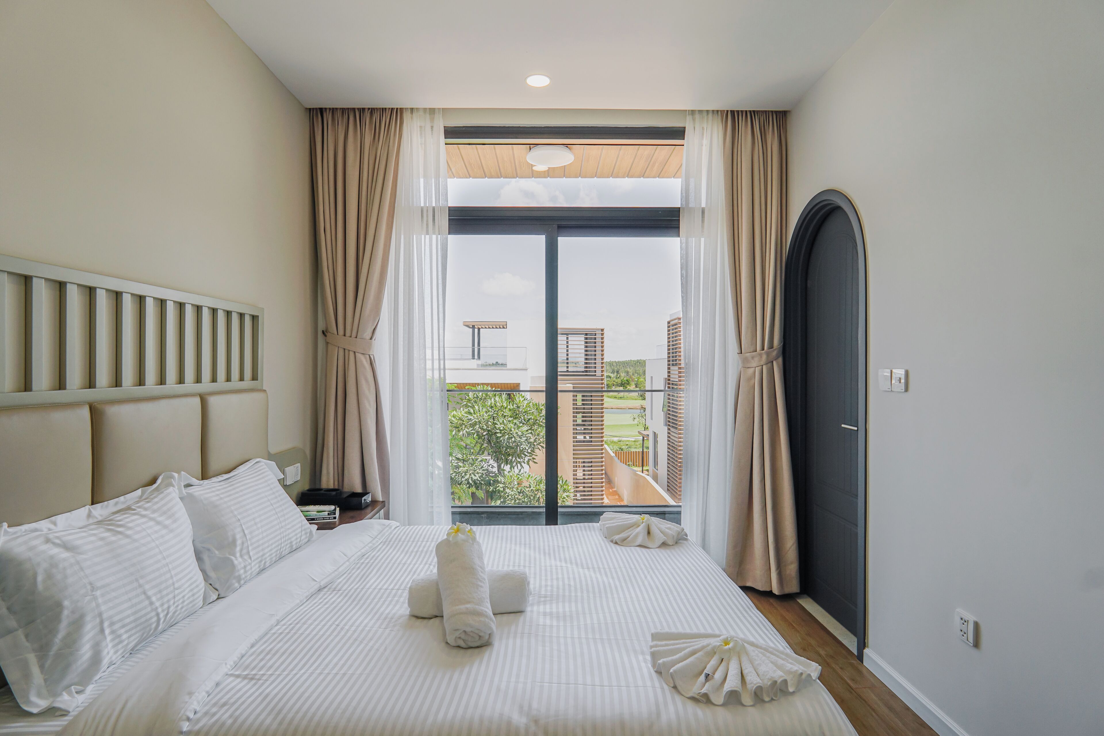 5.5 - 02.72 4-Bedroom - Golf Course View | Articles de minibar gratuits, bureau