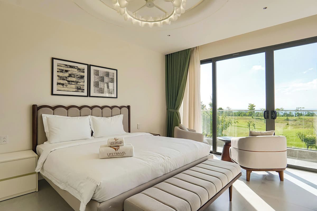 5.6 - 04.15 5 Bedroom Villa Garden View | Free minibar, desk, laptop workspace, free WiFi