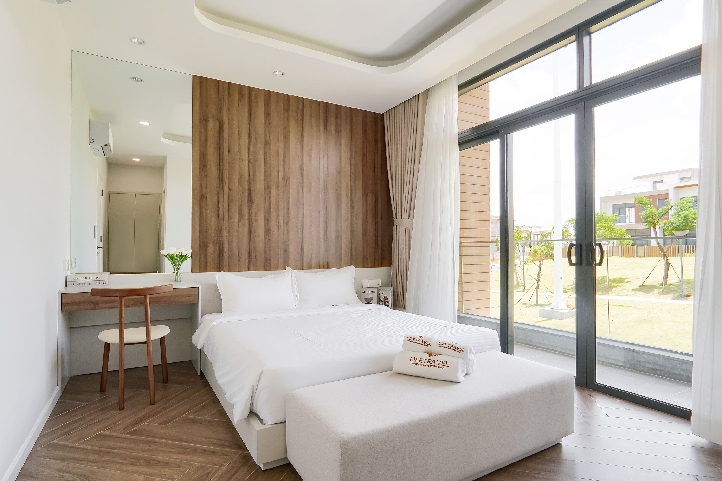 Deluxe-Villa, 4 Schlafzimmer, Blick auf den Golfplatz | Schreibtisch, laptopgeeigneter Arbeitsplatz, kostenloses WLAN