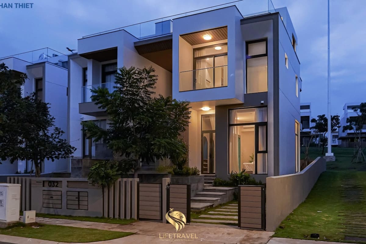 Deluxe Villa, 4 Bedrooms, Golf View | Desk, laptop workspace, free WiFi, bed sheets