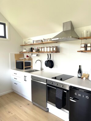 Réfrigérateur, four, plaque de cuisson, lave-vaisselle