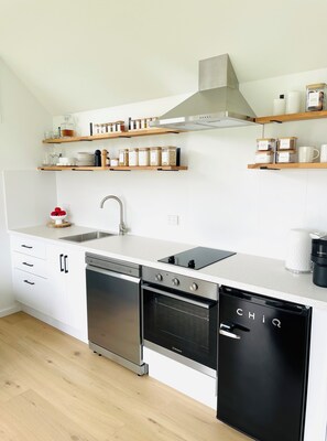 Kühlschrank, Ofen, Herdplatte, Geschirrspüler