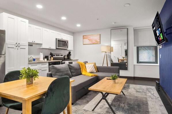 TV, offices - CozySuites Chic 1BR in Downtown Pitts #2 (Pittsburgh)