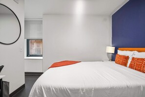 1 bedroom, iron/ironing board, WiFi, bed sheets - CozySuites Chic 1BR in Downtown Pitts #2 (Pittsburgh)