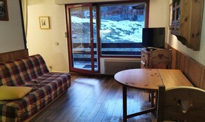 Living area - Studio + 2 Cabins for 4 People, 2-star, West-facing (Valloire)