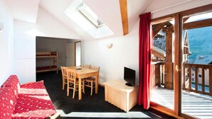 Living area - Apartment in Valmeinier by Ski Slopes (Valmeinier)