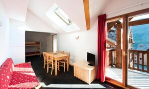 Living area - Apartment in Valmeinier by Ski Slopes (Valmeinier)