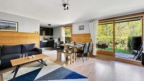 Living area - Hoc01 - Apartment for 6 People Near the ski bus (Araches-la-Frasse)