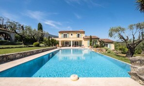 Indoor pool, outdoor pool - Villa in Roquefort With Infinity Pool (Roquefort-les-Pins)