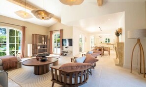Living area - Villa in Roquefort With Infinity Pool (Roquefort-les-Pins)